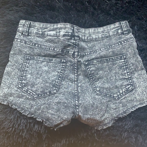 Black cut off shorts - Picture 2 of 2